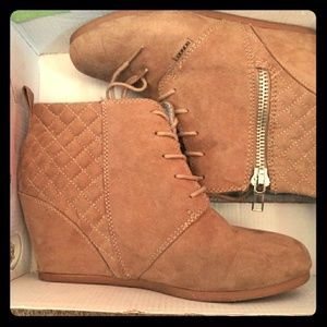 Wedge boots